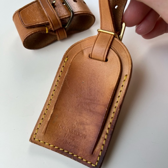 Louis Vuitton Luggage Name Tag with LV Buckled Poignet Vechetta Leather Cuff - Picture 7 of 7